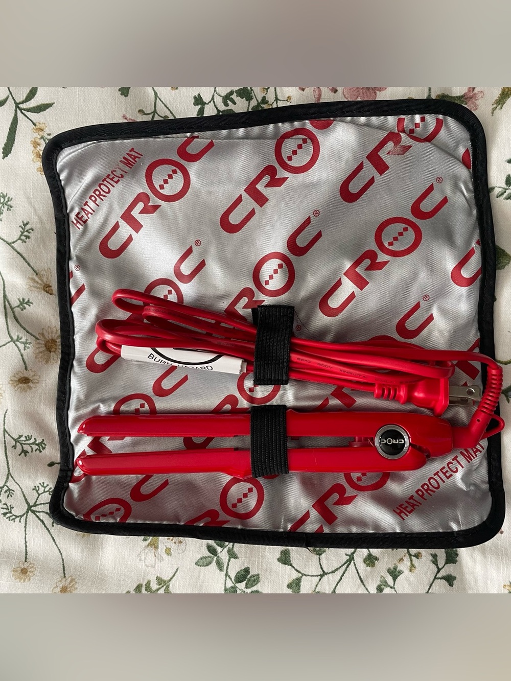 CROC Red Travel Flat Iron with Heat Protect Mat